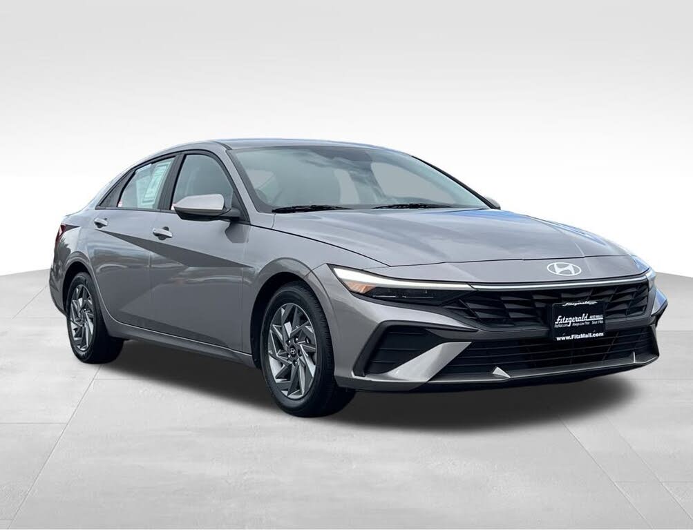 2024 Hyundai Elantra SEL FWD