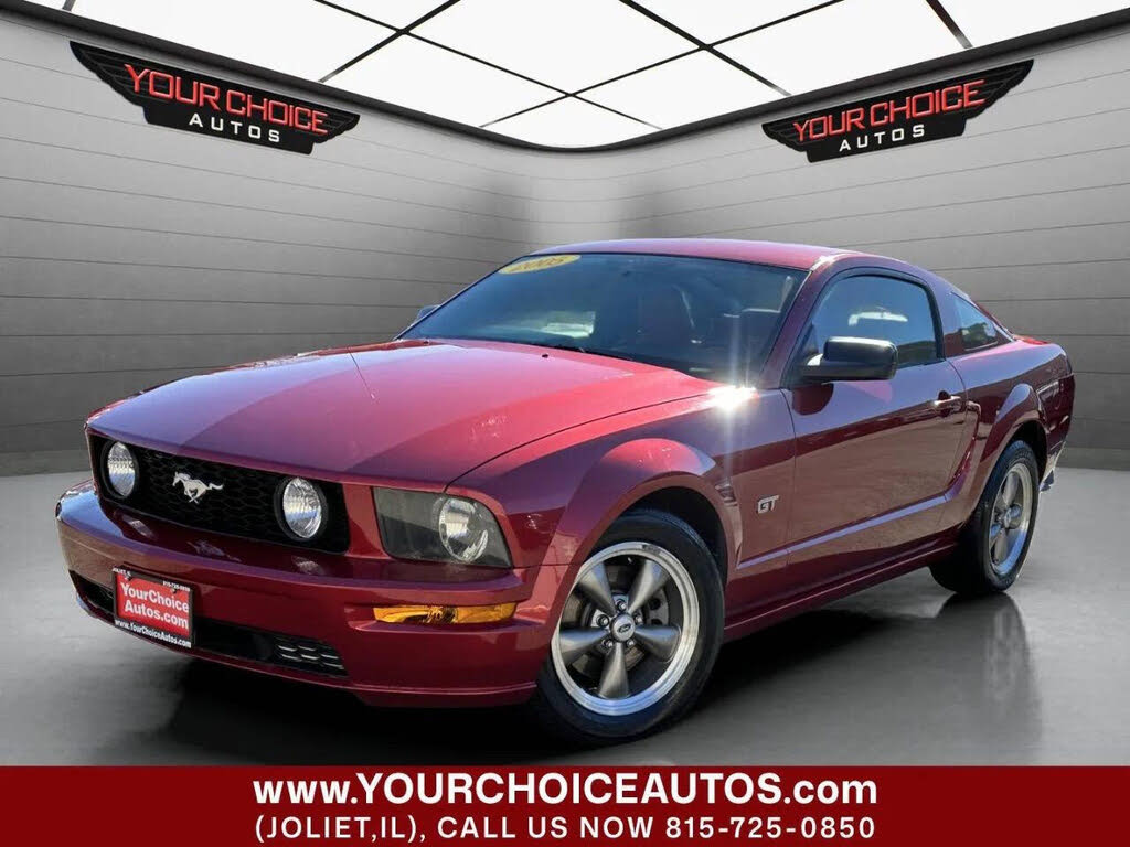 2005 Ford Mustang GT Deluxe Coupe RWD
