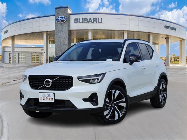 2023 Volvo XC40 B5 Ultimate Dark Theme AWD