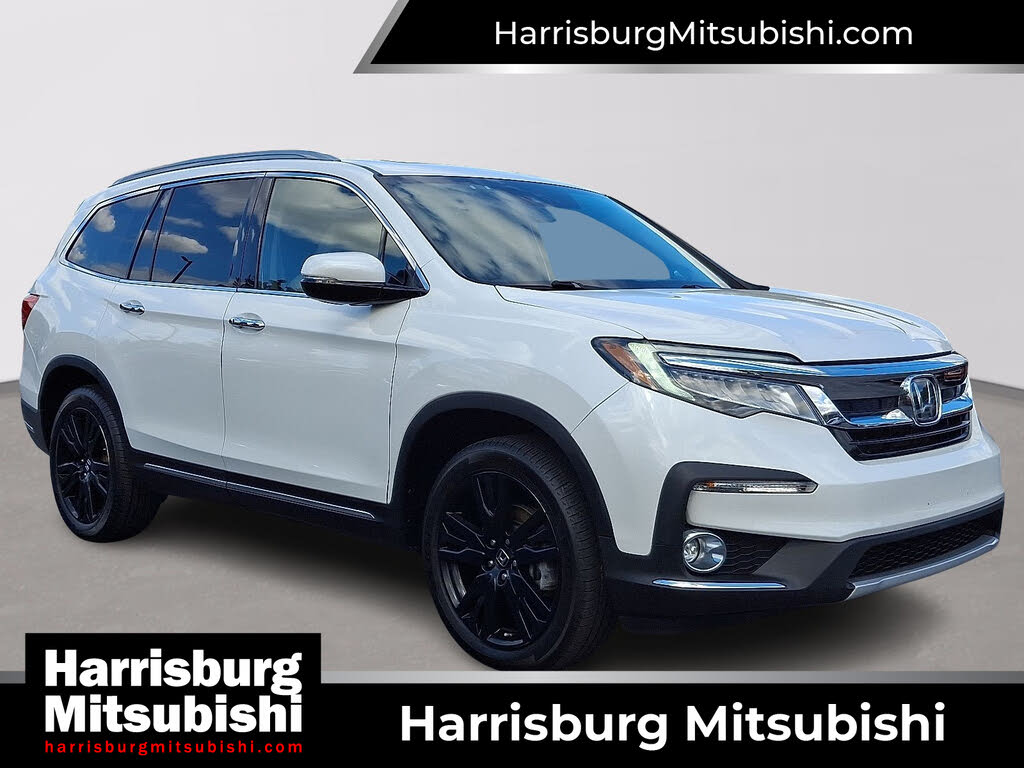 2021 Honda Pilot Touring AWD with Rear Captains Chairs