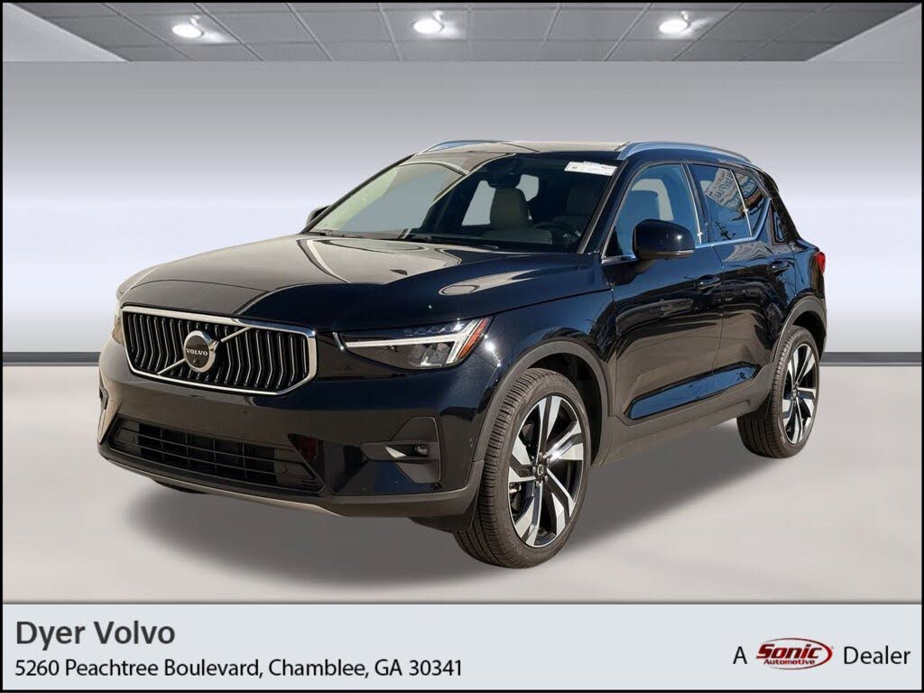 2023 Volvo XC40 B4 Plus Bright Theme FWD