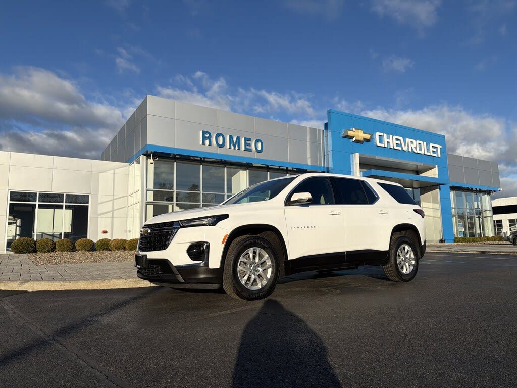 2024 Chevrolet Traverse LS AWD