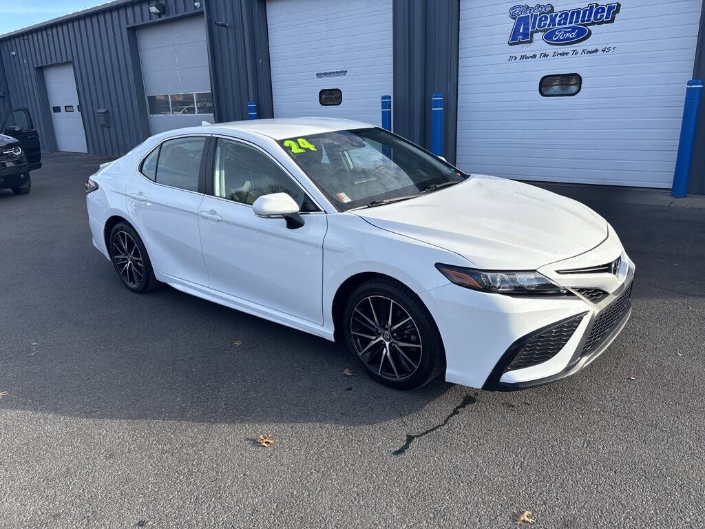 2024 Toyota Camry SE FWD