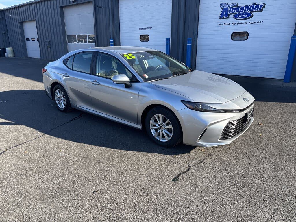 2025 Toyota Camry LE FWD