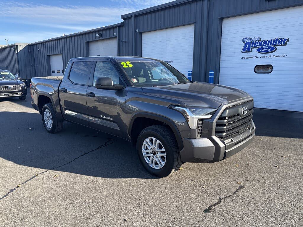 2025 Toyota Tundra SR5 CrewMax Cab 4WD