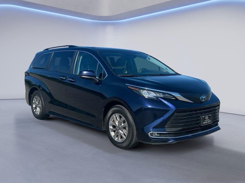 2023 Toyota Sienna XLE 7-Passenger FWD