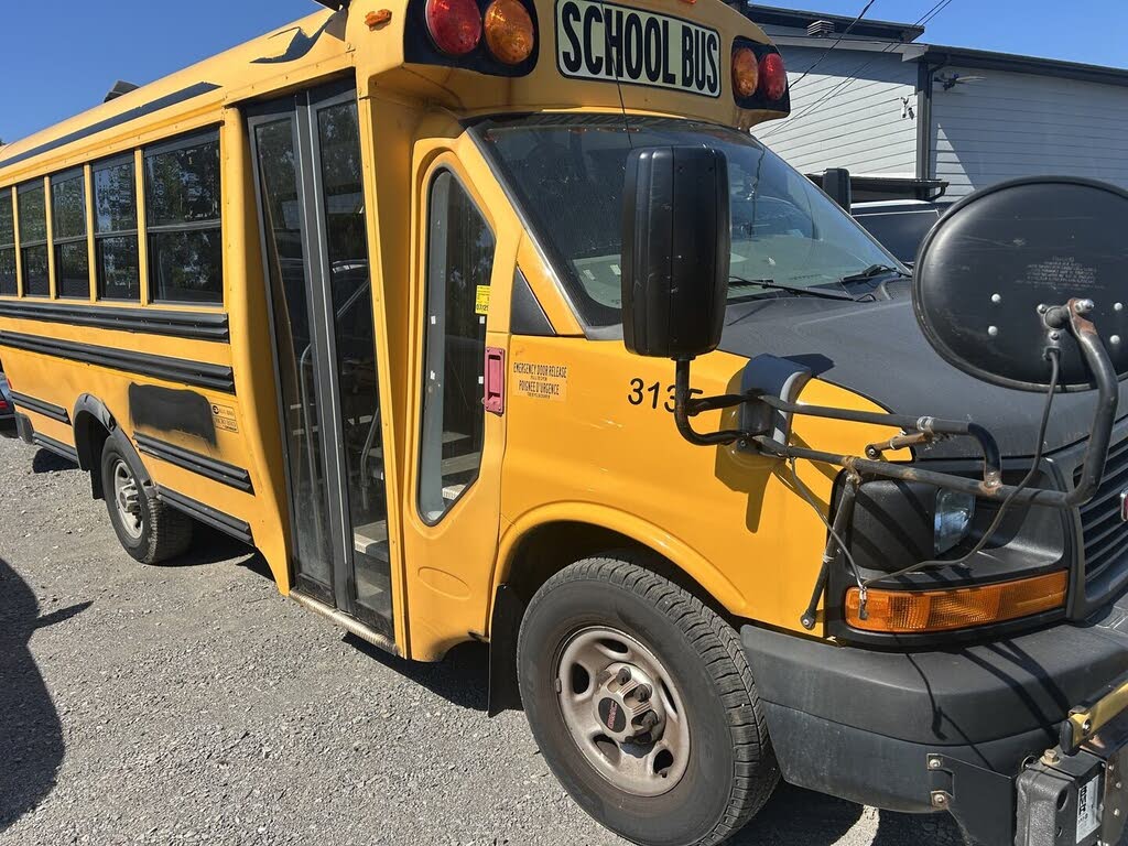 2012 GMC Savana Chassis 3500 139 Cutaway with 1WT RWD