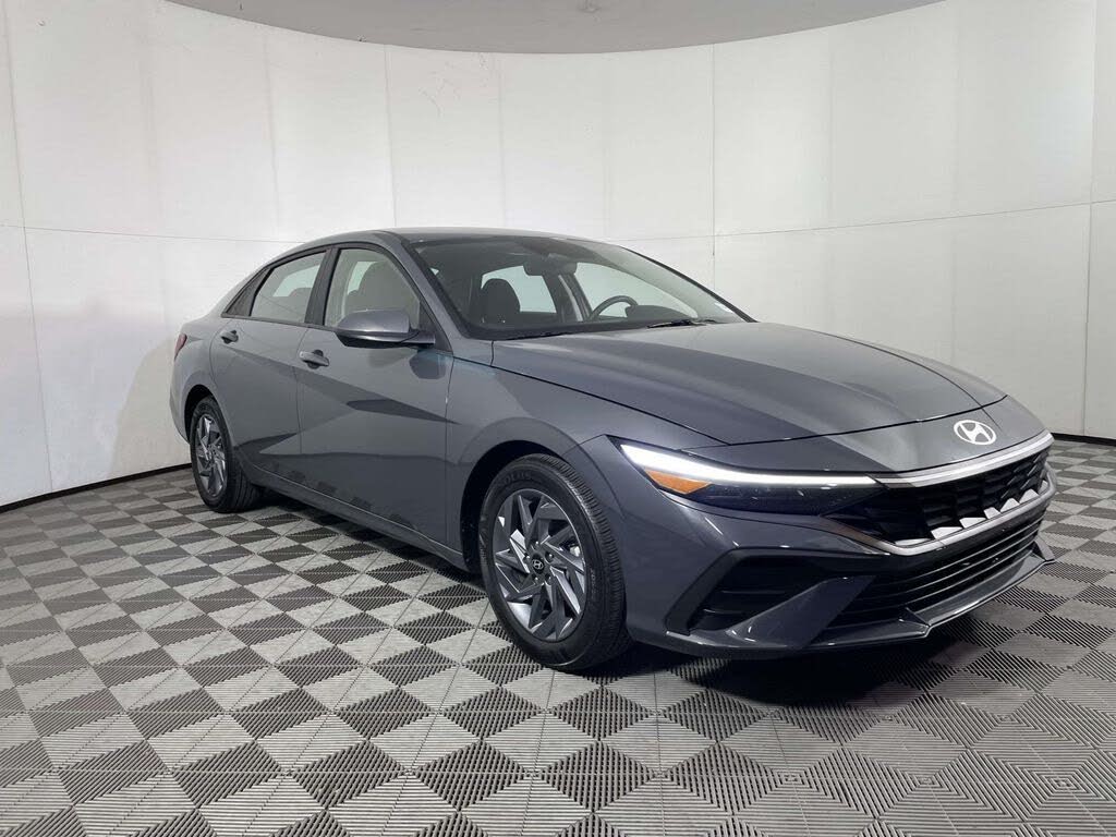 2024 Hyundai Elantra SEL FWD