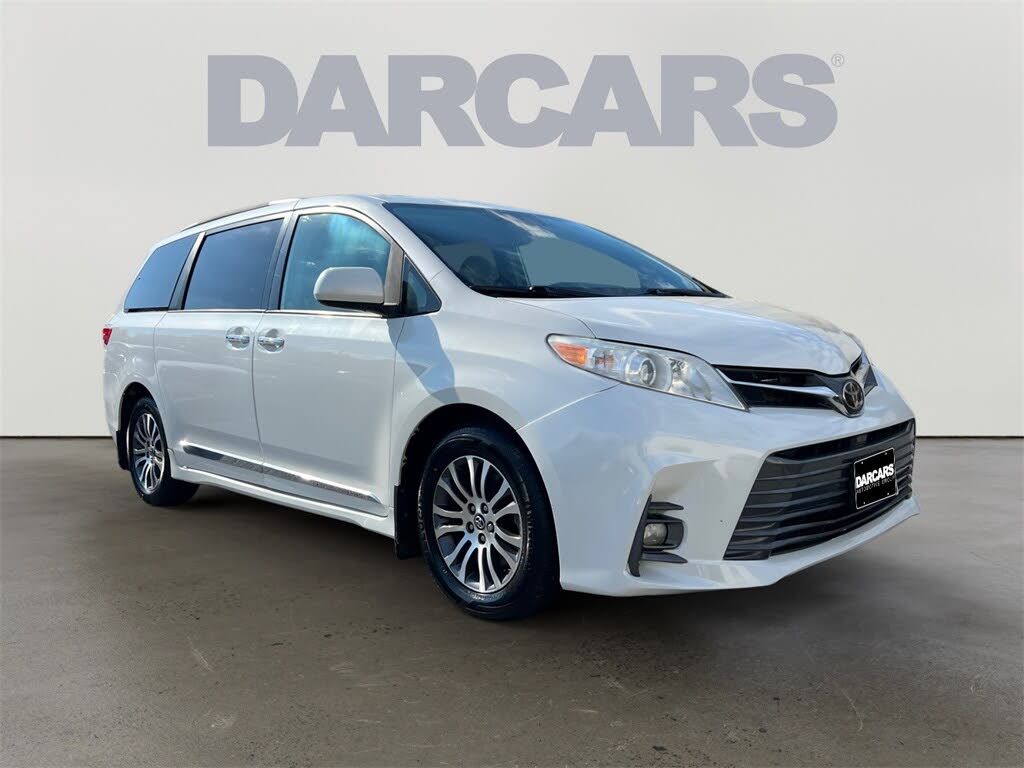 2019 Toyota Sienna XLE 7-Passenger FWD with Auto-Access Seat