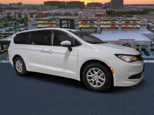 2023 Chrysler Voyager LX FWD