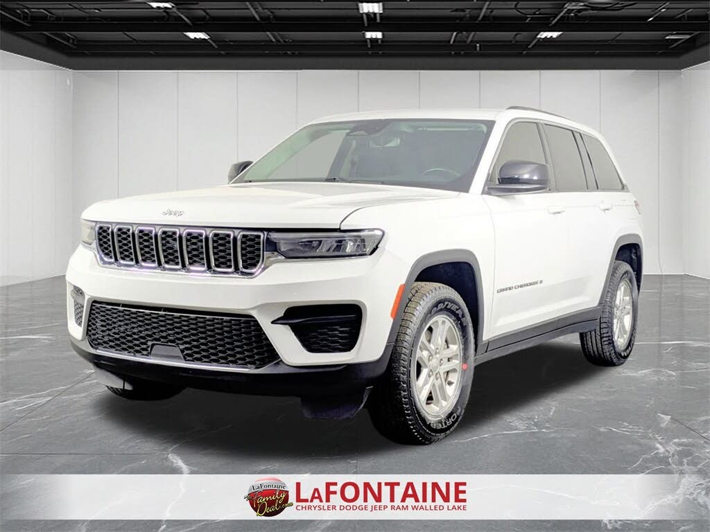 2022 Jeep Grand Cherokee Laredo 4WD