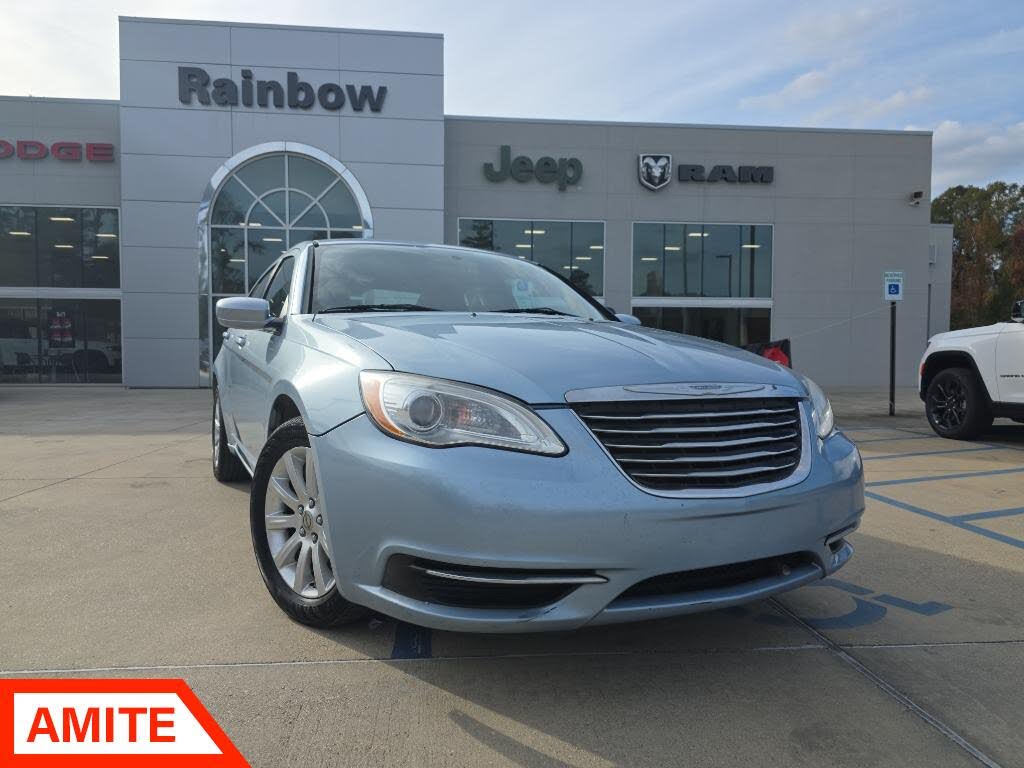 2012 Chrysler 200 Touring Sedan FWD