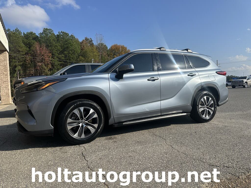 2022 Toyota Highlander XLE FWD