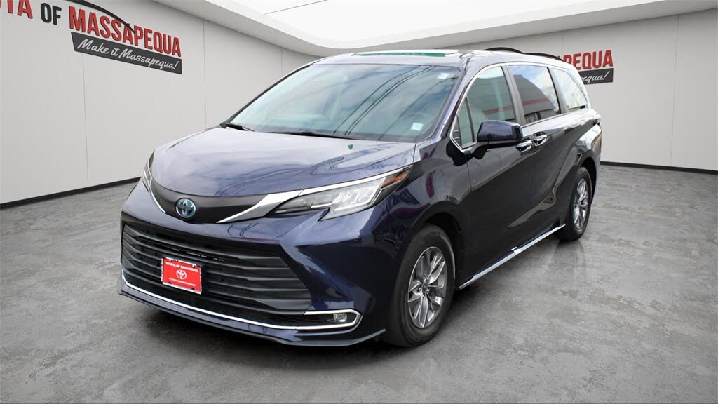 2023 Toyota Sienna XLE 7-Passenger AWD