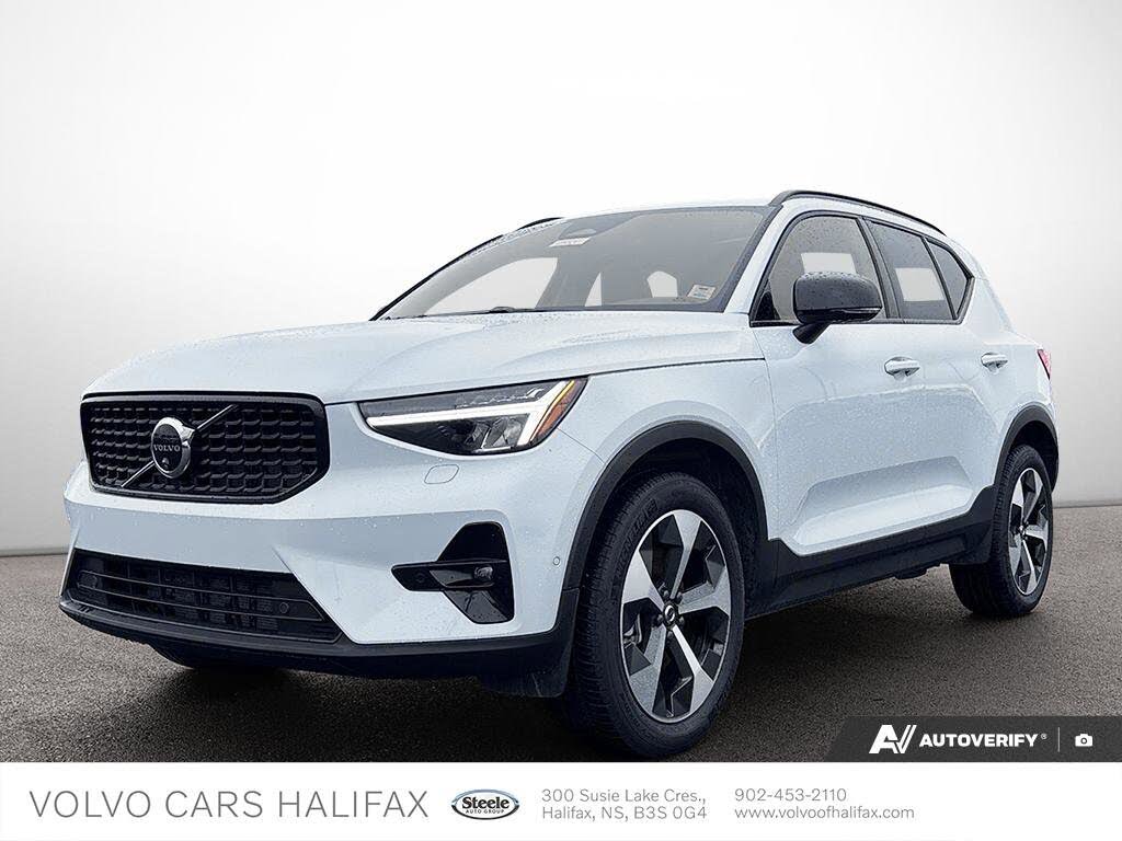 2025 Volvo XC40 B5 Plus Dark Theme AWD