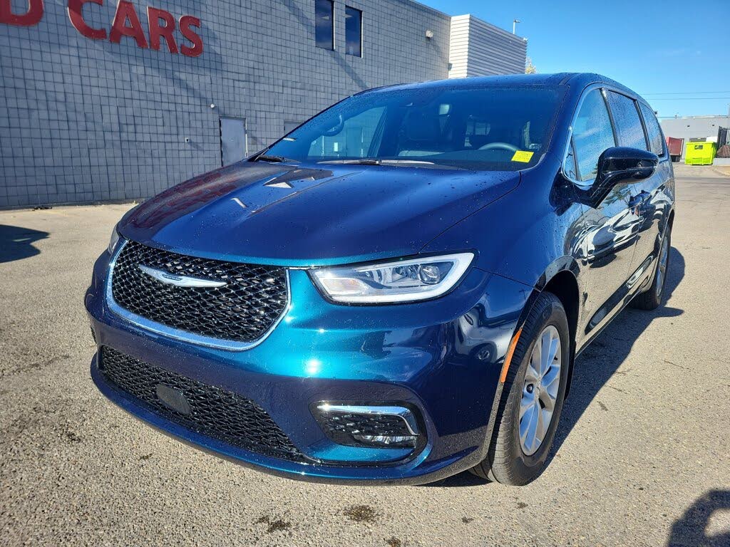 Chrysler Pacifica Select AWD 2025