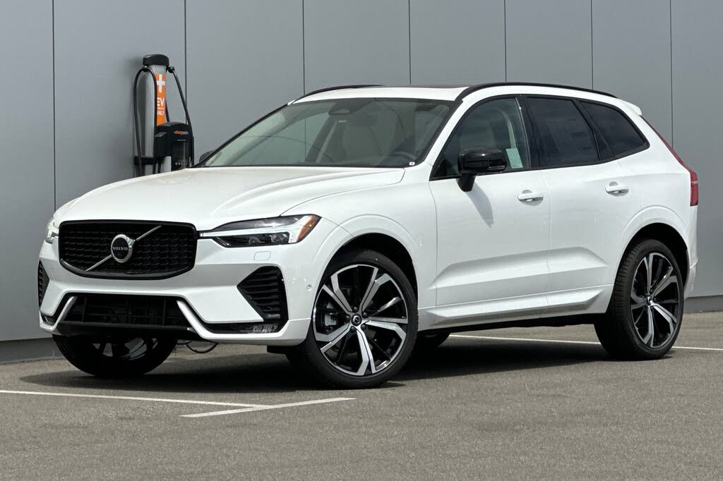 2025 Volvo XC60 B5 Ultra Dark Theme AWD
