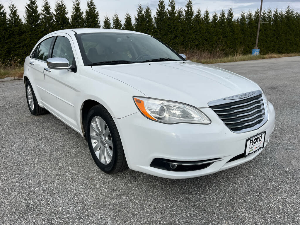 2013 Chrysler 200 Limited Sedan FWD