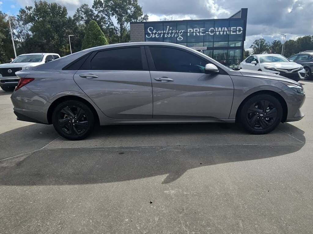 2022 Hyundai Elantra SEL FWD