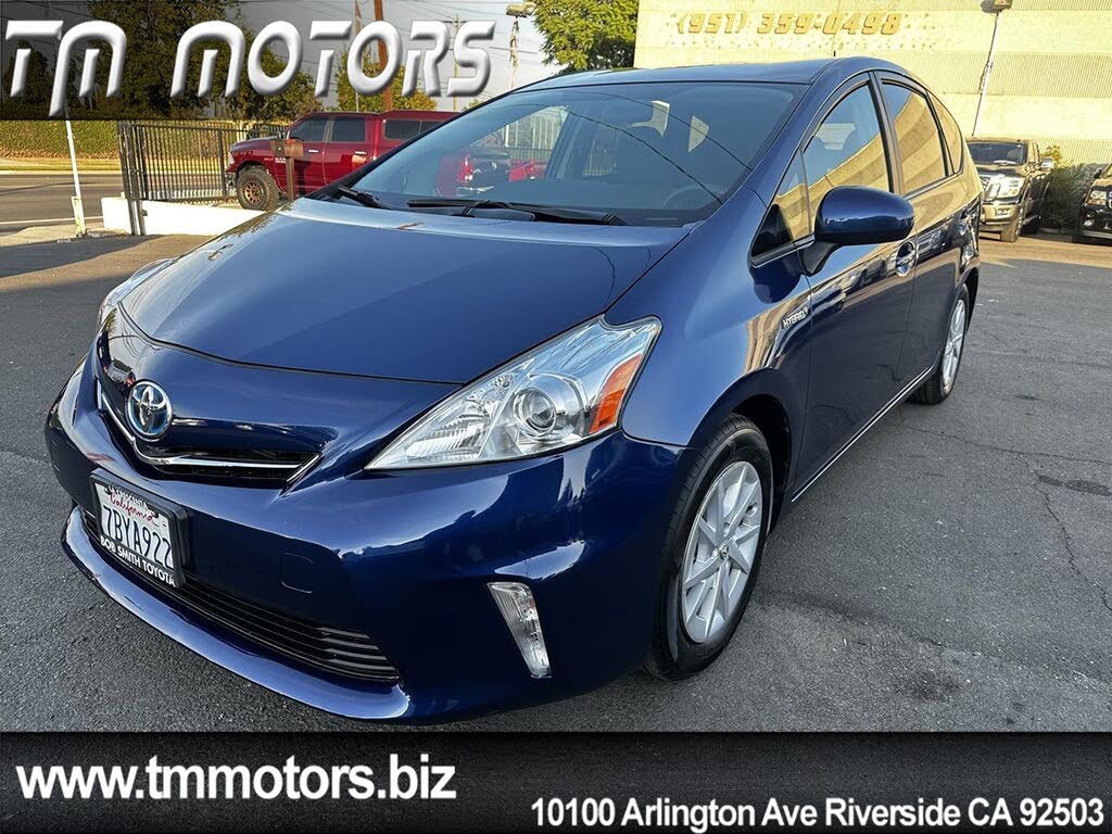 2013 Toyota Prius v Three FWD
