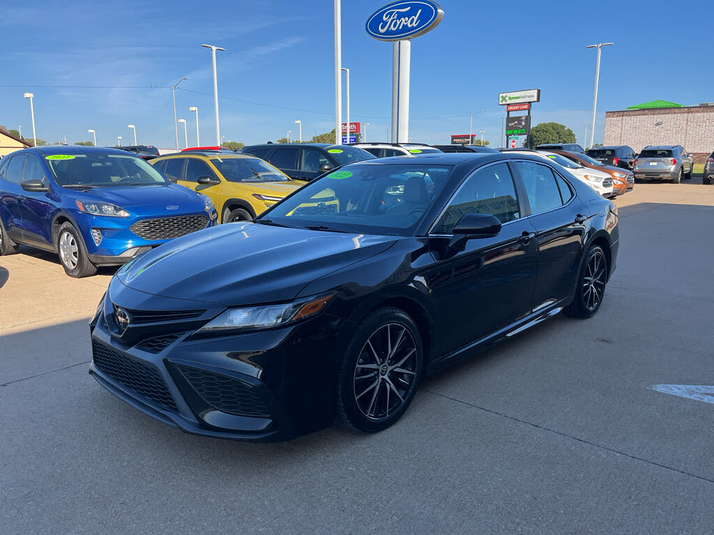 2022 Toyota Camry SE FWD