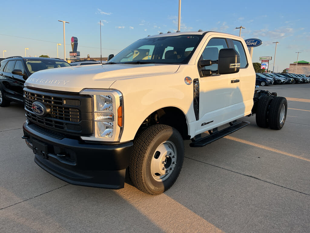 2026 Ford F-350 Super Duty Chassis XL SuperCab DRW 4WD