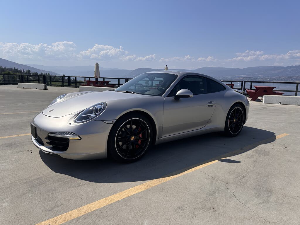 Porsche 911 Carrera S Coupe RWD 2012