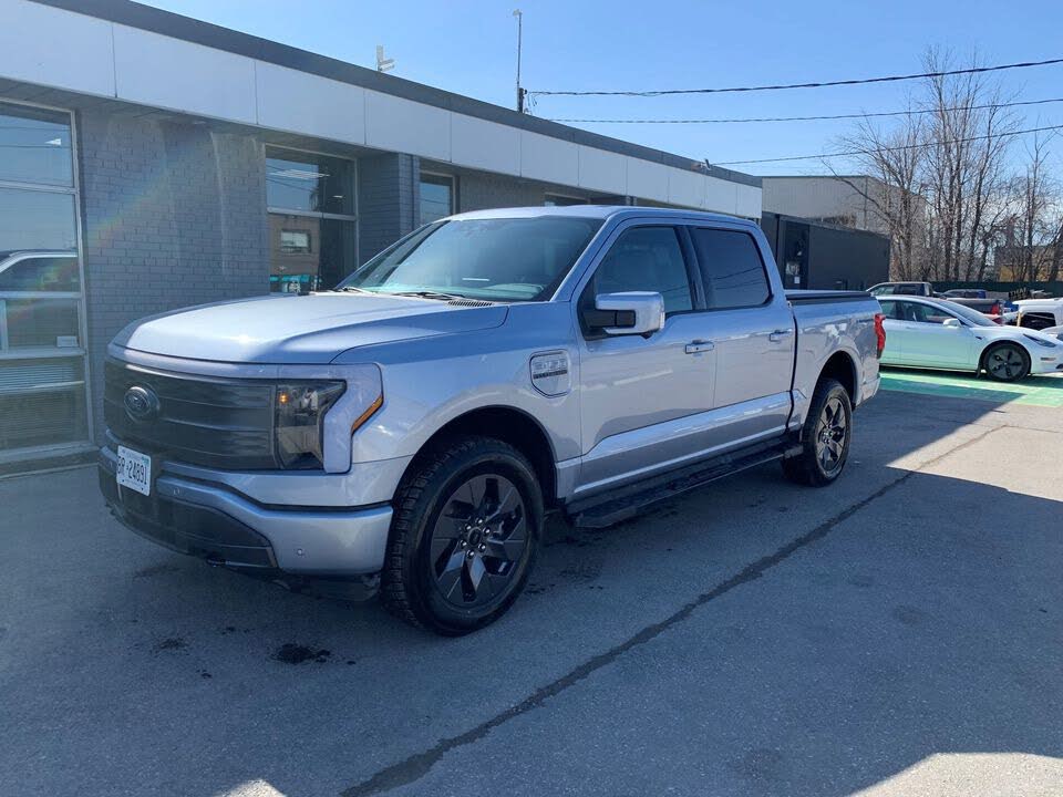 2022 Ford F-150 Lightning Lariat SuperCrew AWD