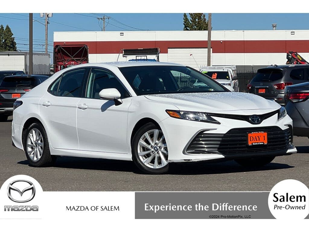 2024 Toyota Camry LE FWD