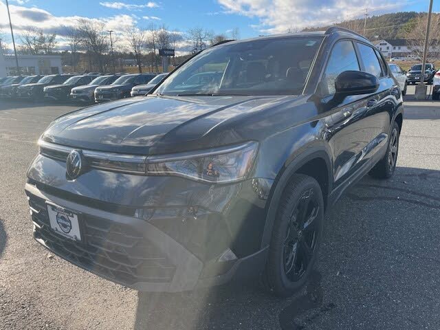 2025 Volkswagen Taos SE Black 4Motion