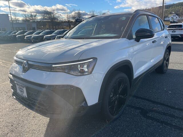 2025 Volkswagen Taos SE Black 4Motion