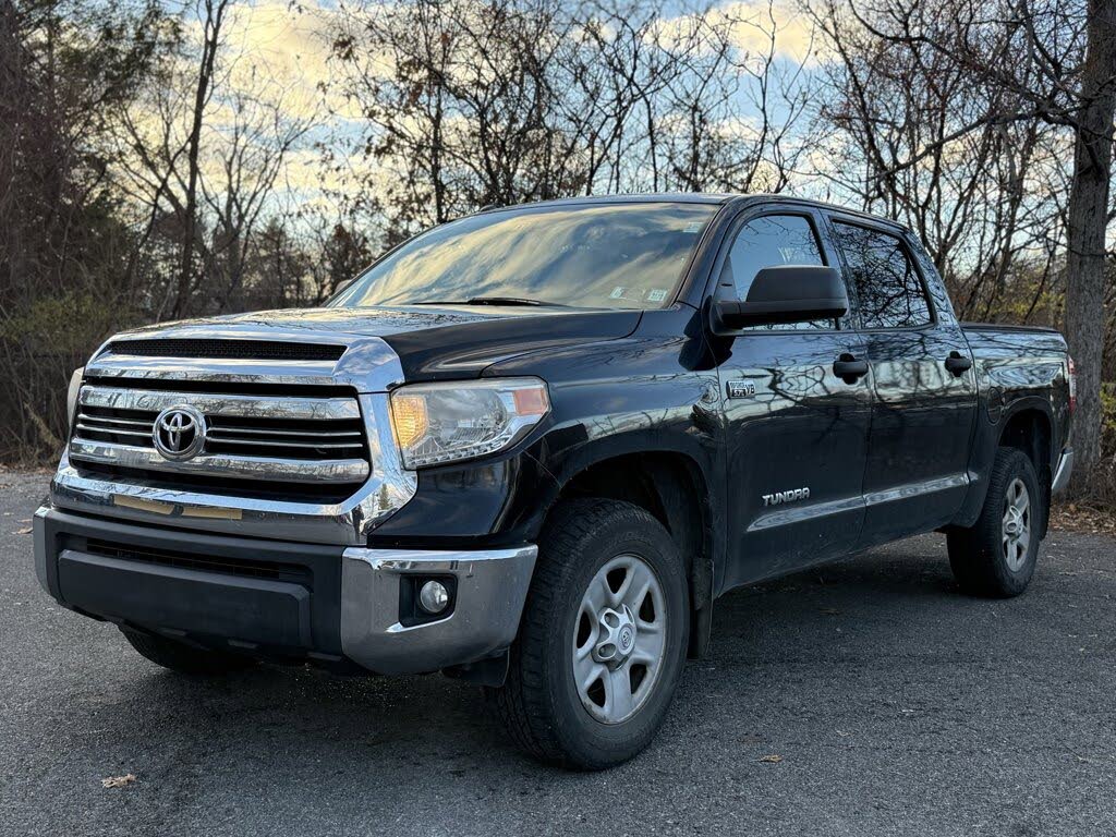 2017 Toyota Tundra SR5 CrewMax 5.7L FFV 4WD