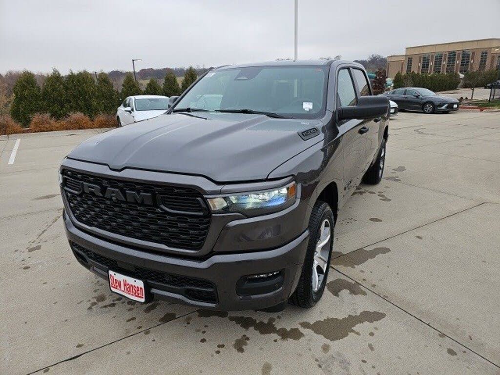2026 RAM 1500 Express Crew Cab 4WD