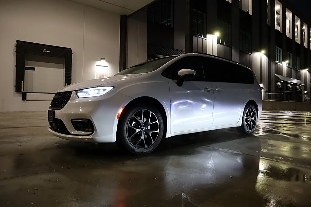 Chrysler Pacifica Touring L FWD 2023