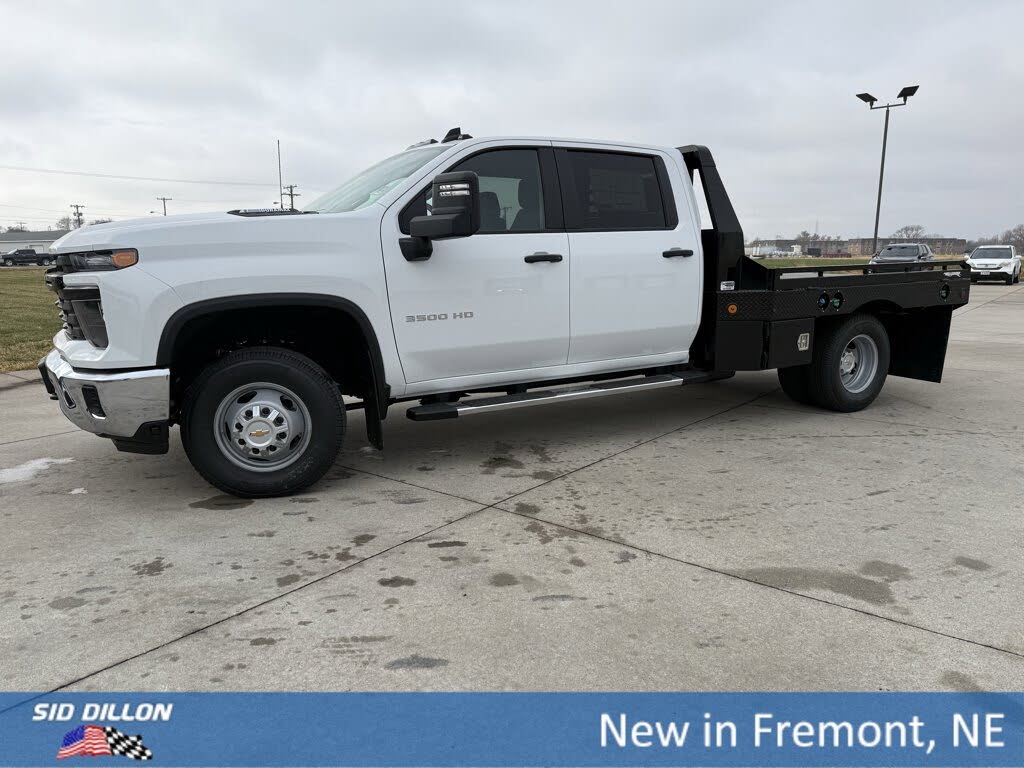 2026 Chevrolet Silverado 3500HD Chassis Work Truck Crew Cab 4WD