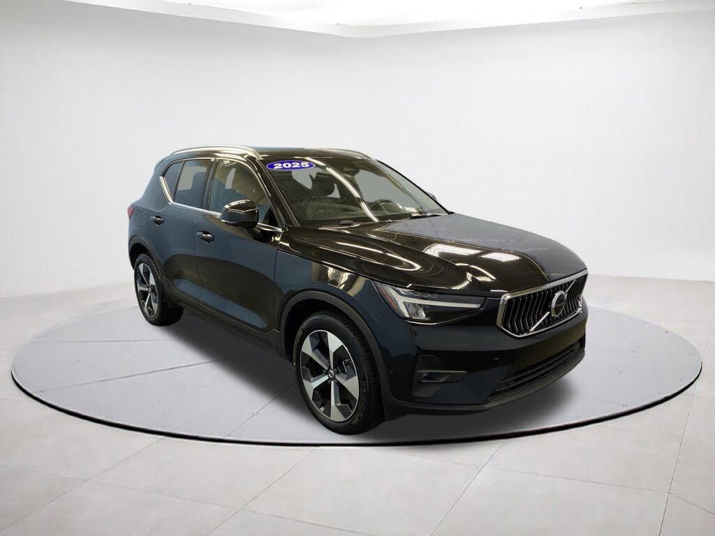 2025 Volvo XC40 B5 Plus Bright Theme AWD