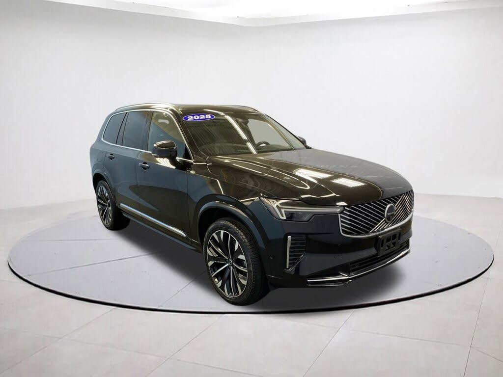 2025 Volvo XC90 B5 Plus Bright Theme 7-Passenger AWD