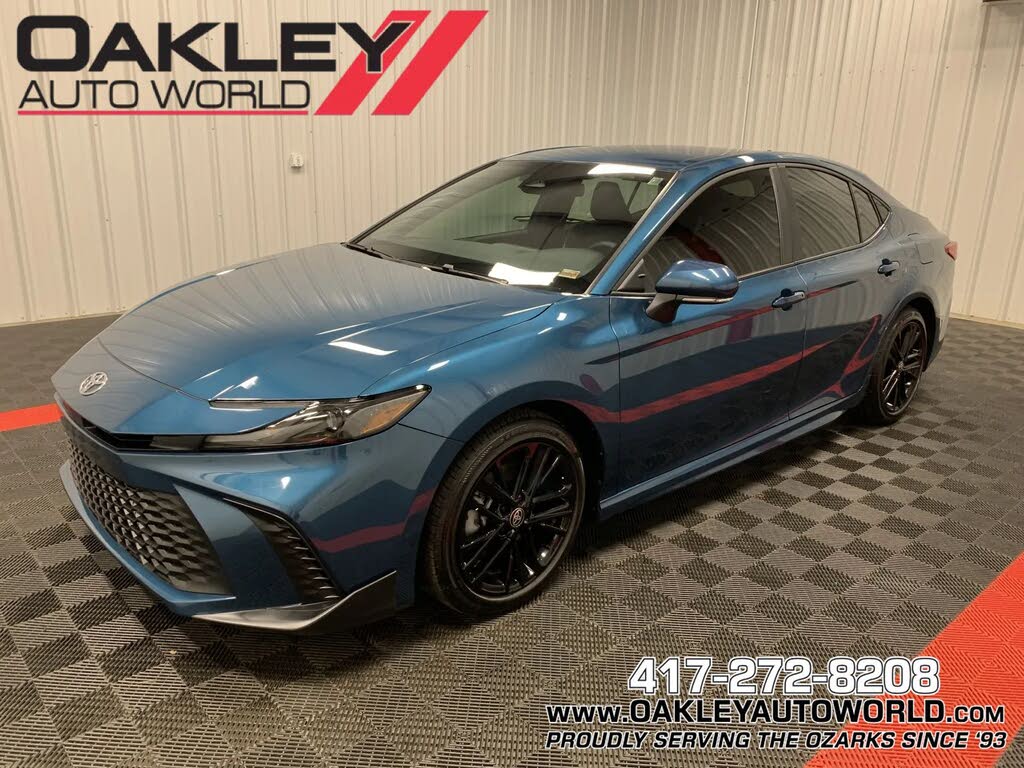 2026 Toyota Camry SE FWD