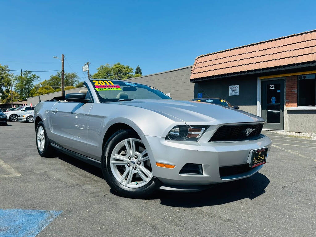2011 Ford Mustang V6 Convertible RWD