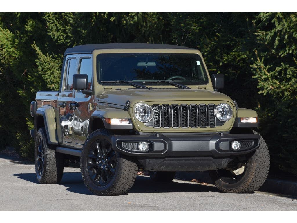 2025 Jeep Gladiator NightHawk Crew Cab 4WD