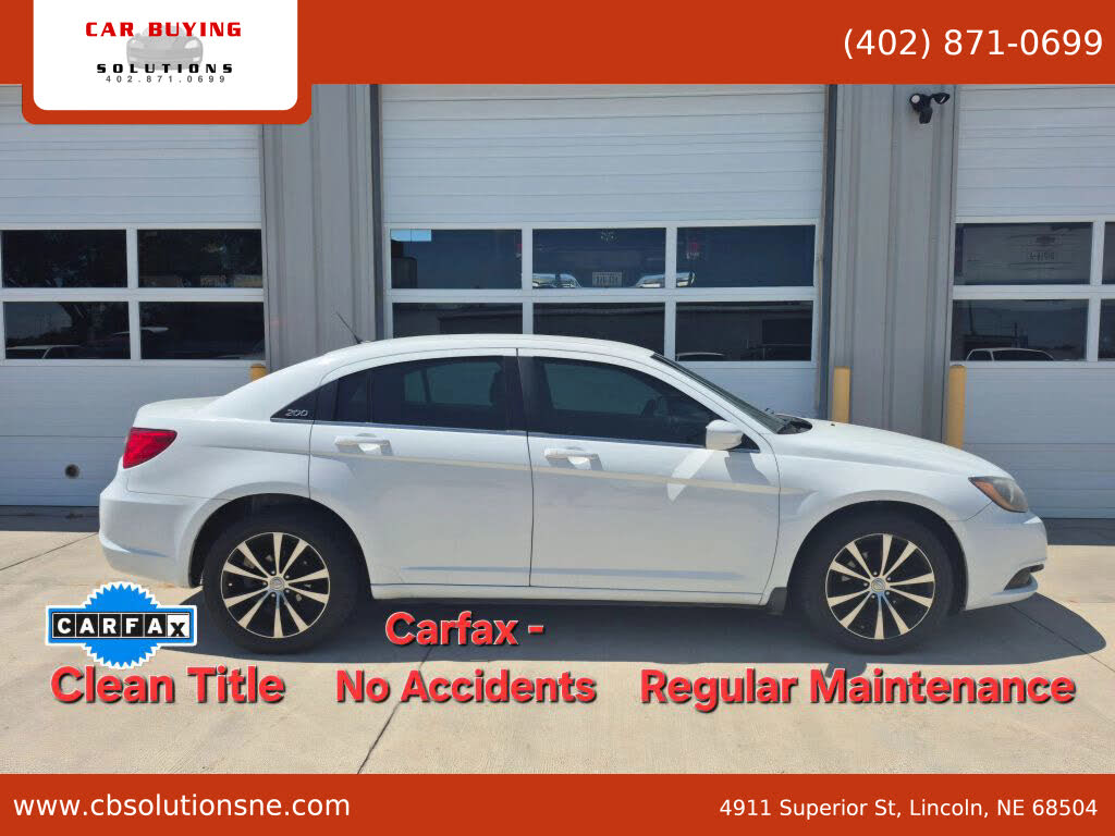 2013 Chrysler 200 Touring Sedan FWD