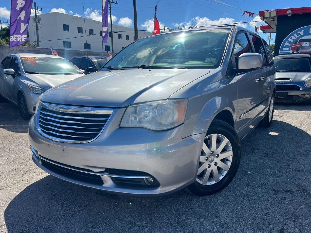 2014 Chrysler Town & Country Touring FWD