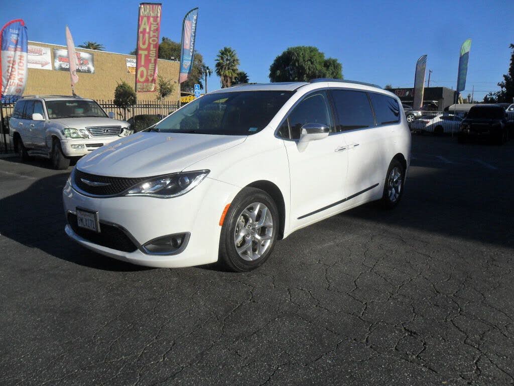 2018 Chrysler Pacifica Limited FWD