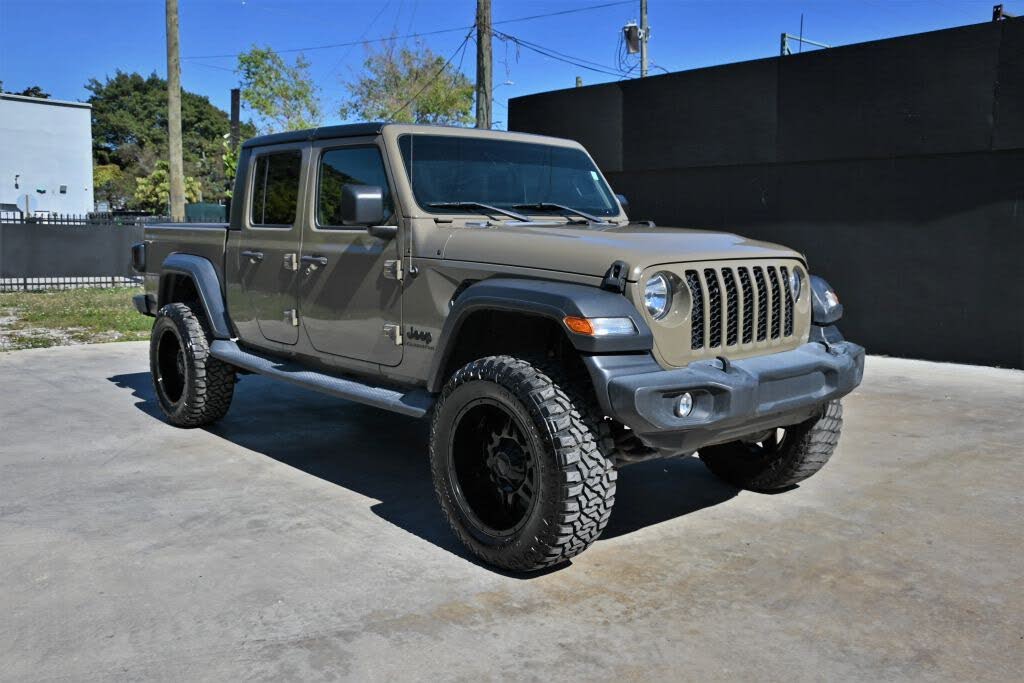 2020 Jeep Gladiator Sport S Crew Cab 4WD