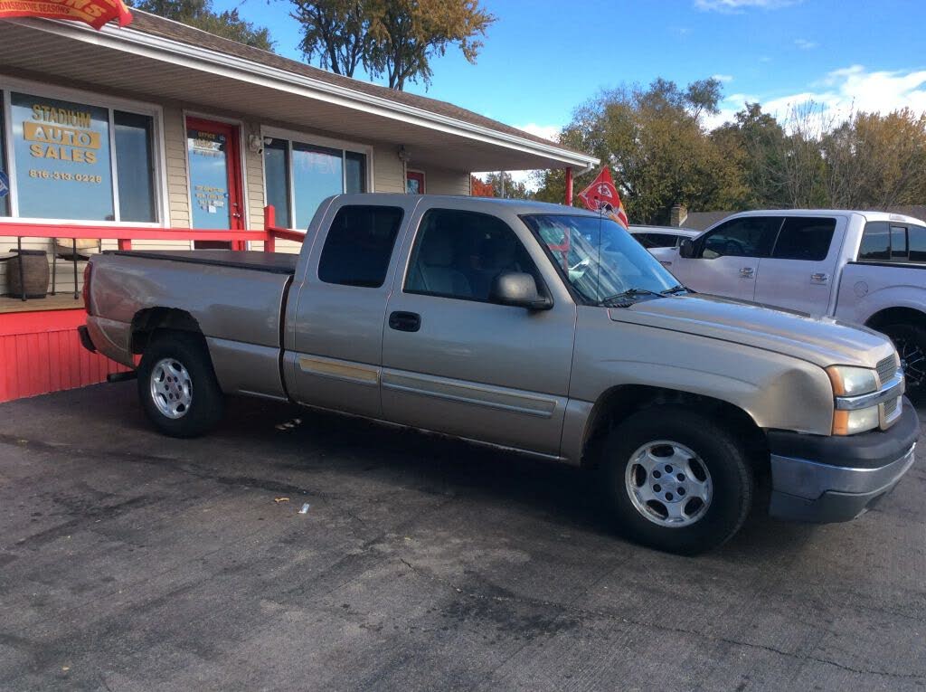 2004 Chevrolet Silverado 1500 LS Extended Cab RWD