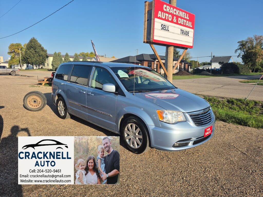 2013 Chrysler Town & Country Touring FWD