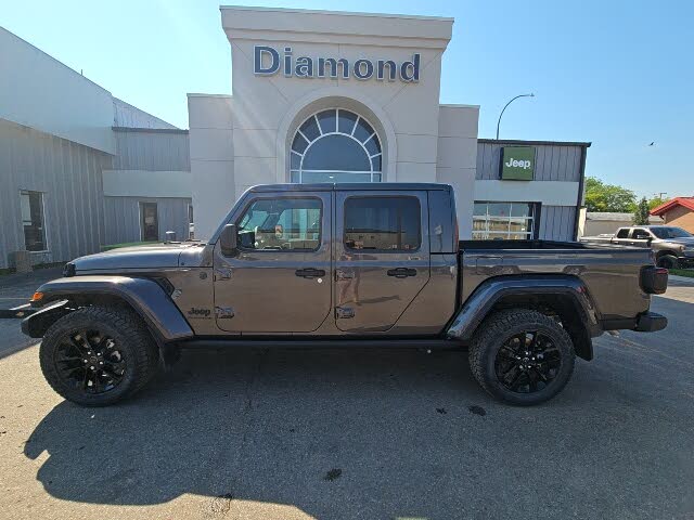 2025 Jeep Gladiator NightHawk Crew Cab 4WD