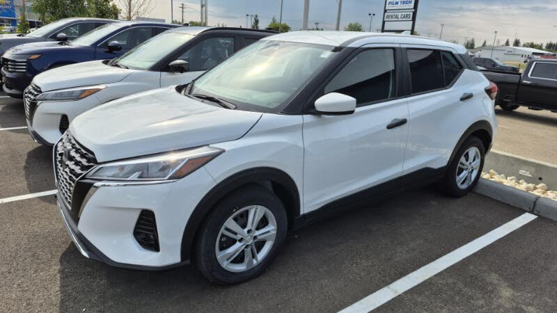 2025 Nissan Kicks Play S FWD