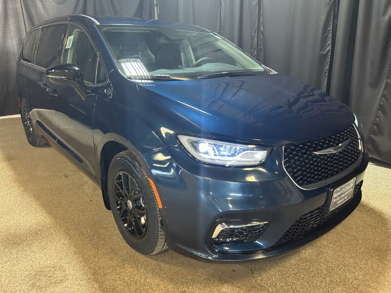 Chrysler Pacifica Touring L FWD 2024