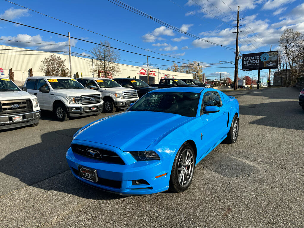 2014 Ford Mustang V6 Coupe RWD